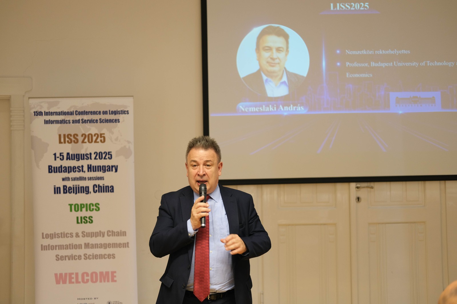 1754240132697711.jpg 布达佩斯Nemeslaki András校长.JPG